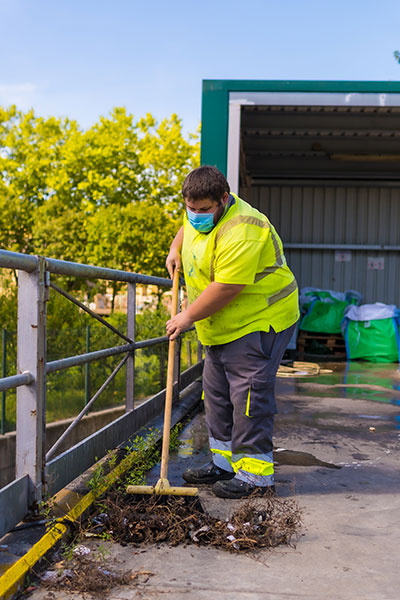 cleaning-leaves